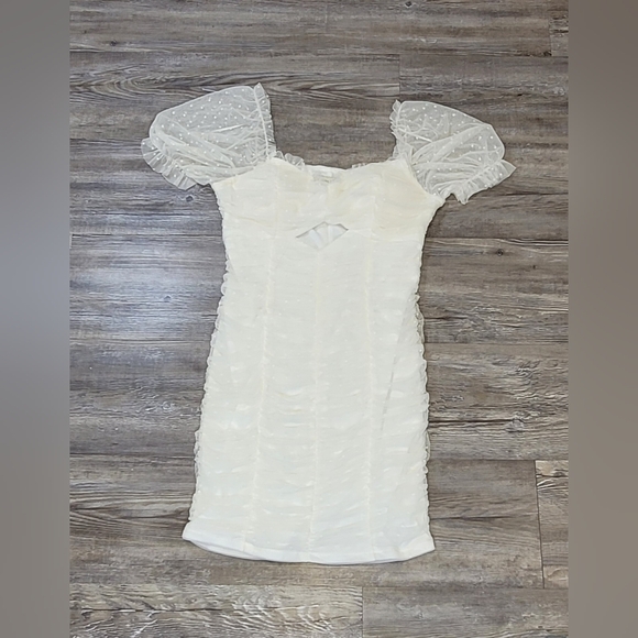 Elegant White Mini Dress with Puff Sleeves - Picture 1 of 9